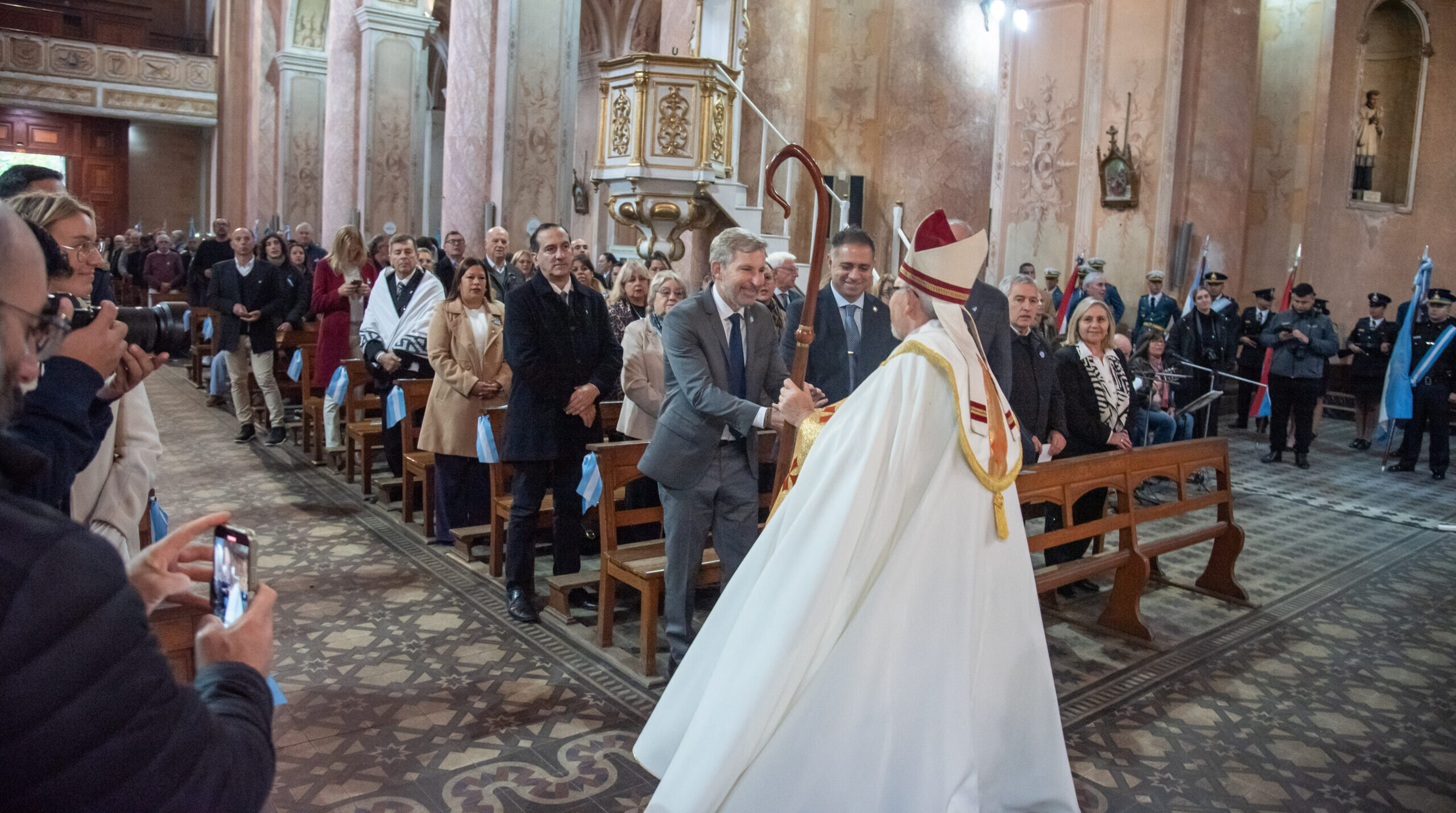En el 25 de Mayo, Frigerio pidió consensos en sintonía con el llamado al diálogo del arzobispo en Buenos Aires