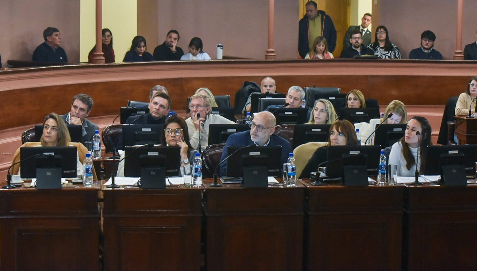 Diputados del PJ reclaman a Frigerio por la demora en la asistencia invernal y por "cantidad insuficiente" de frazadas